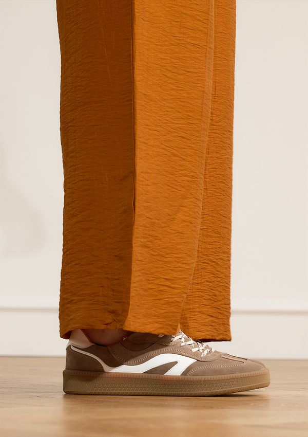 Braune Veloursleder-Sneaker