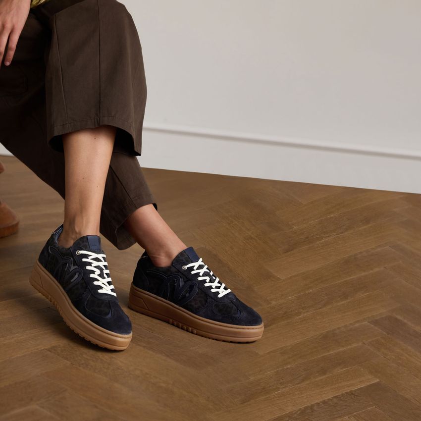 Navy suède sneakers