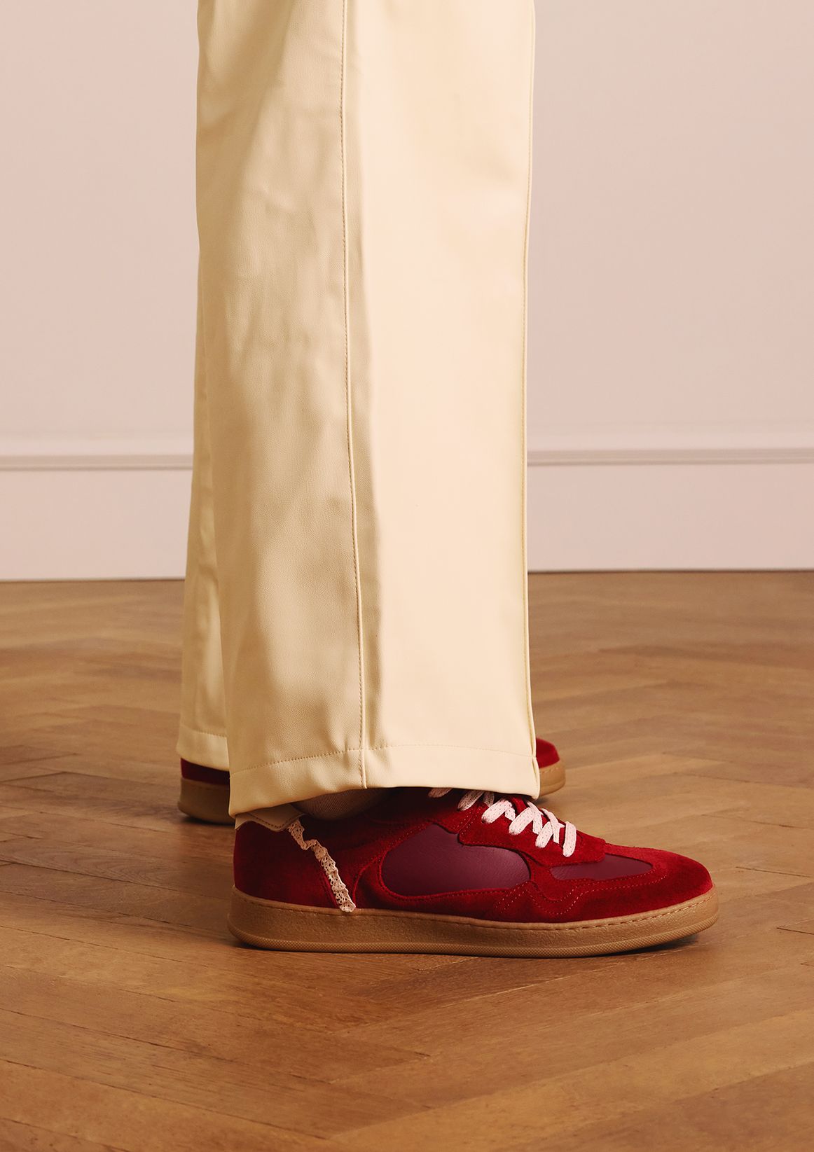 Rote Veloursleder-Sneaker