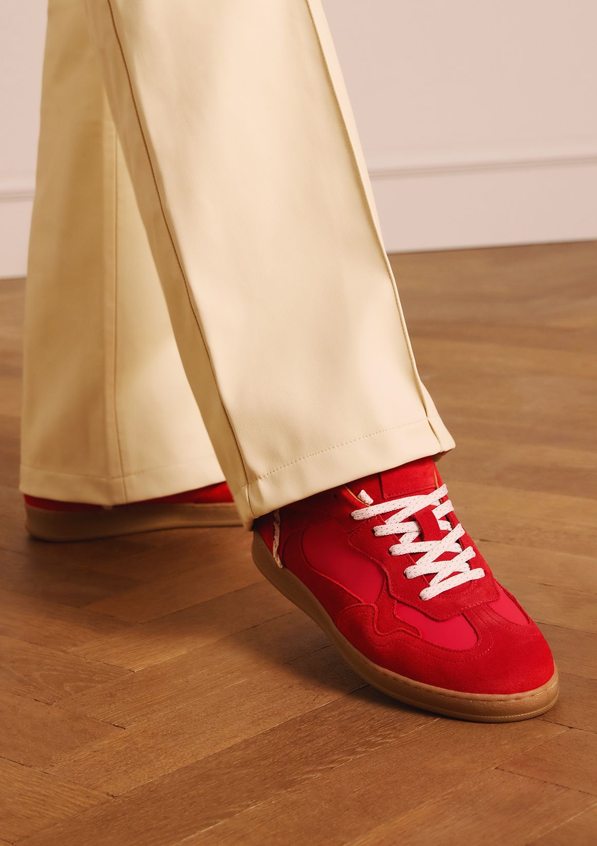 Rote Veloursleder-Sneaker