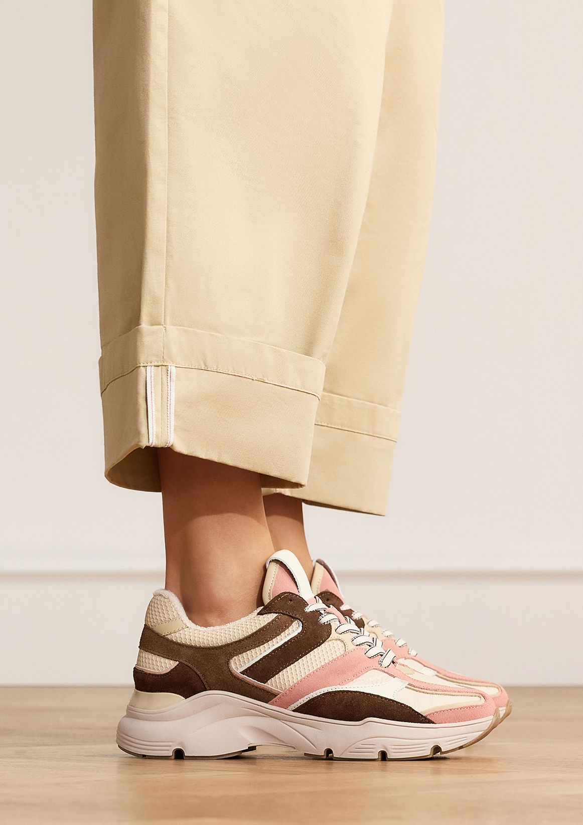 Roséfarbene Veloursleder-Sneaker