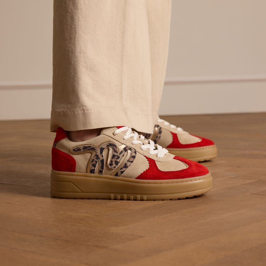Rode leren sneakers met suède details
