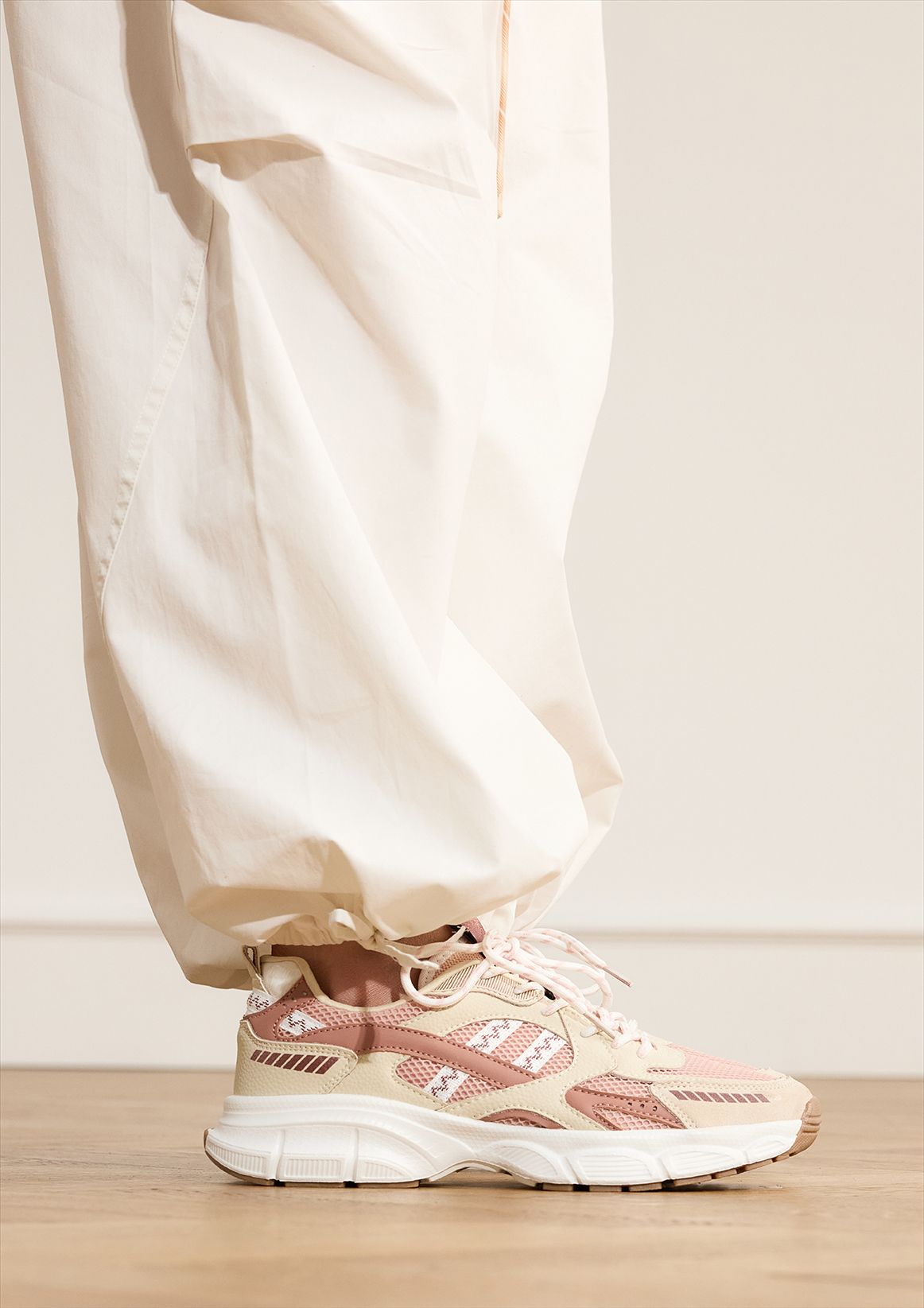Roséfarbene Mesh-Sneaker