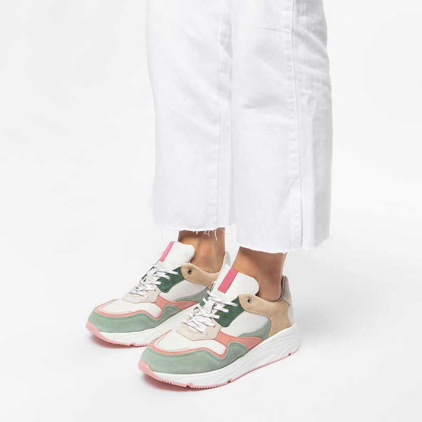 Groene suède sneakers met pasteltinten