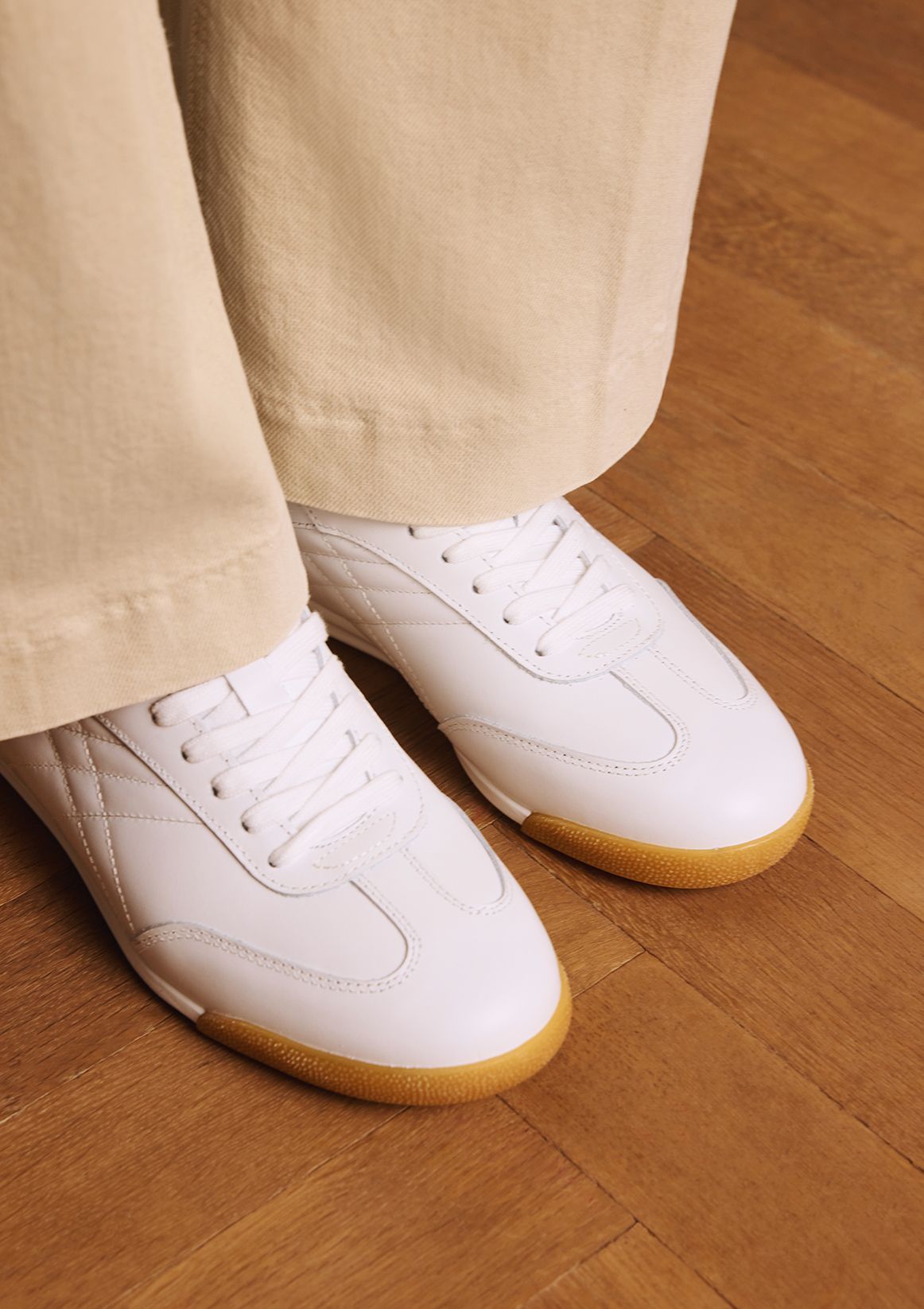 Witte leren sneakers