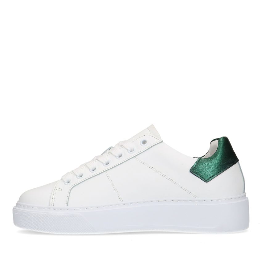 Weiße Ledersneaker mit grünen Metallic-Details