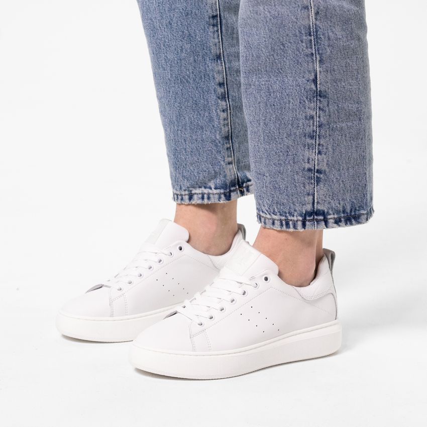 Witte leren sneakers