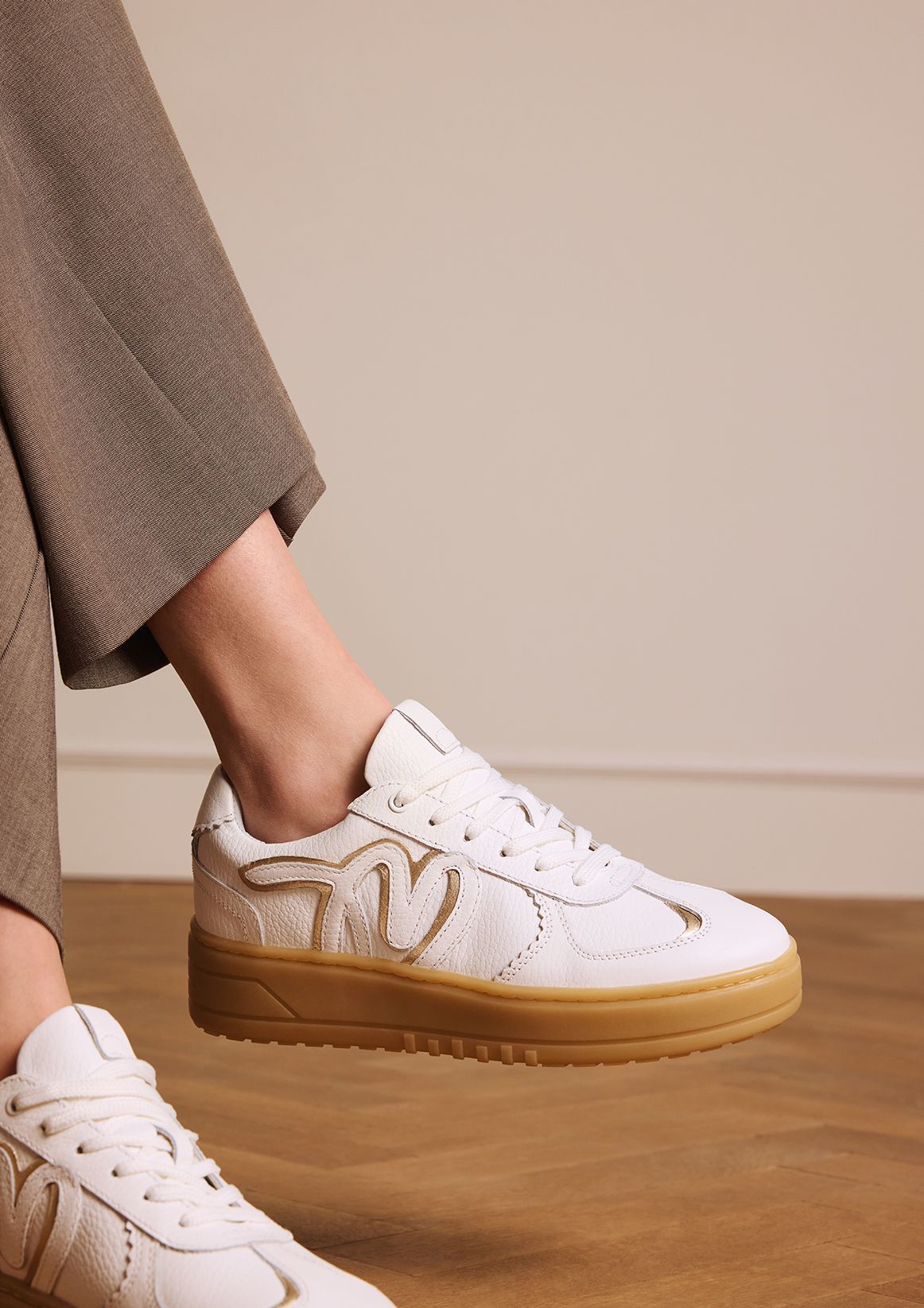 Witte leren sneakers