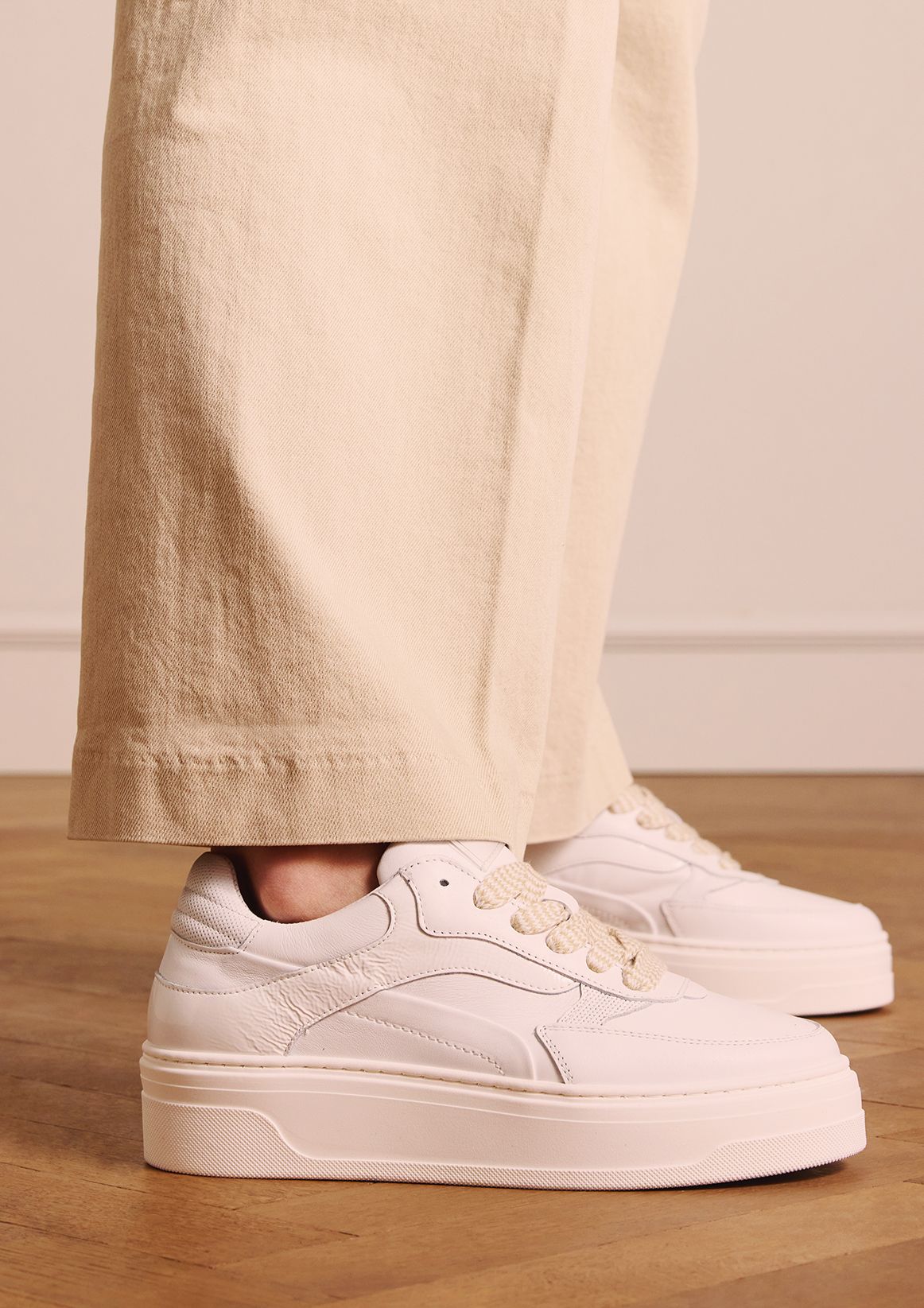 Witte leren sneakers