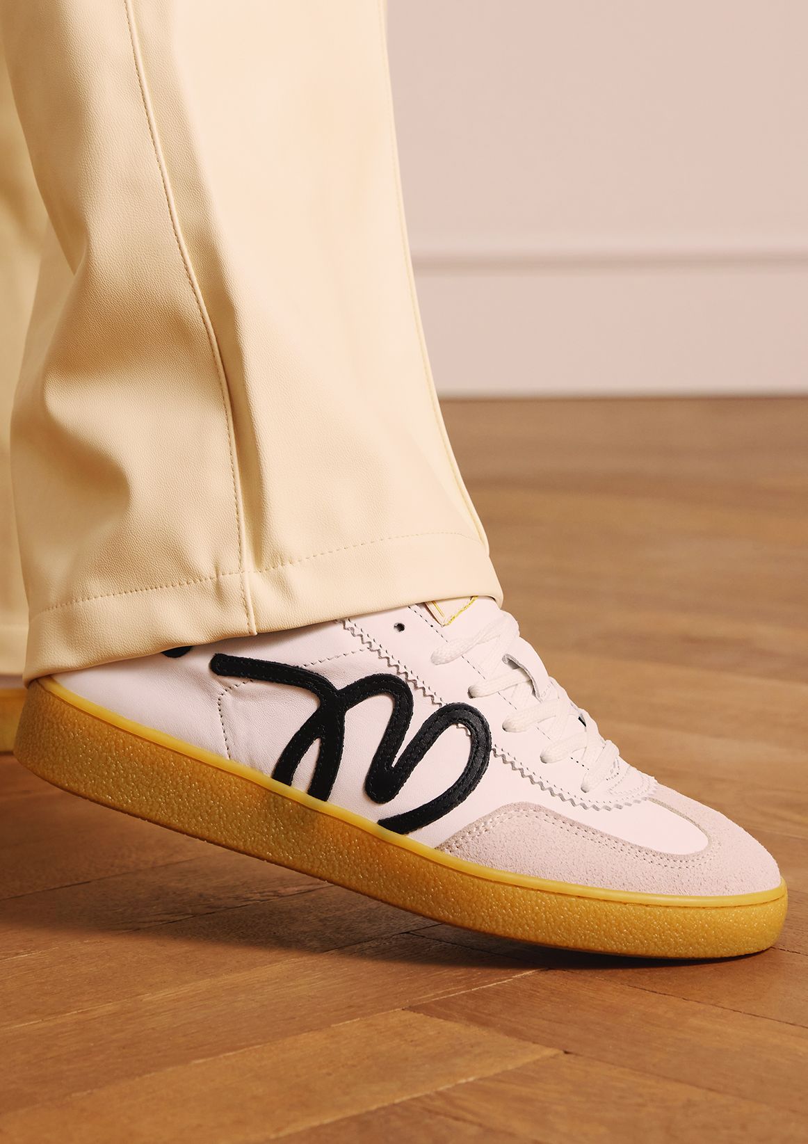 Witte leren sneakers met zwarte details