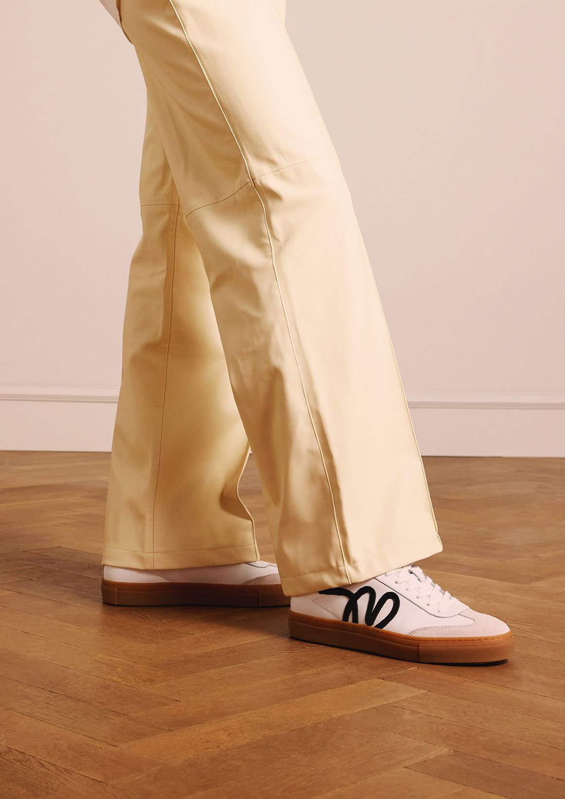 Witte leren sneakers met zwarte details