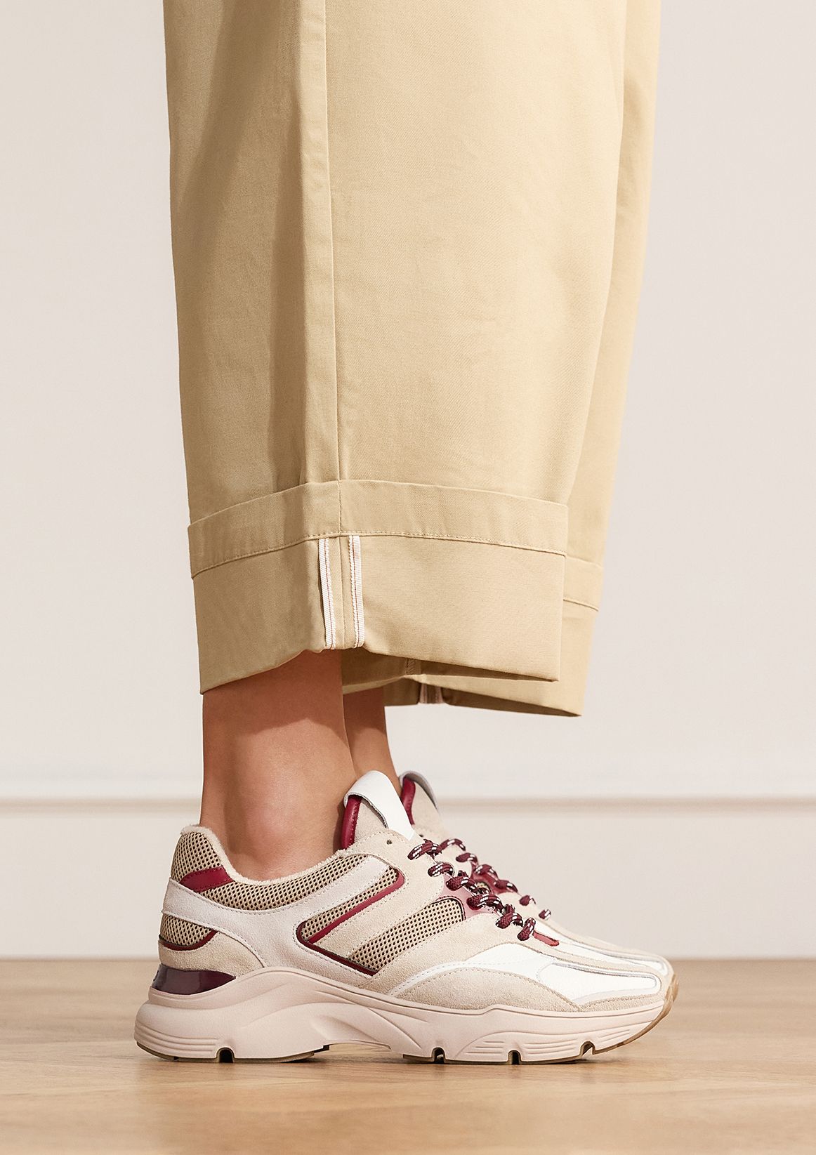 Graue Veloursleder-Sneaker