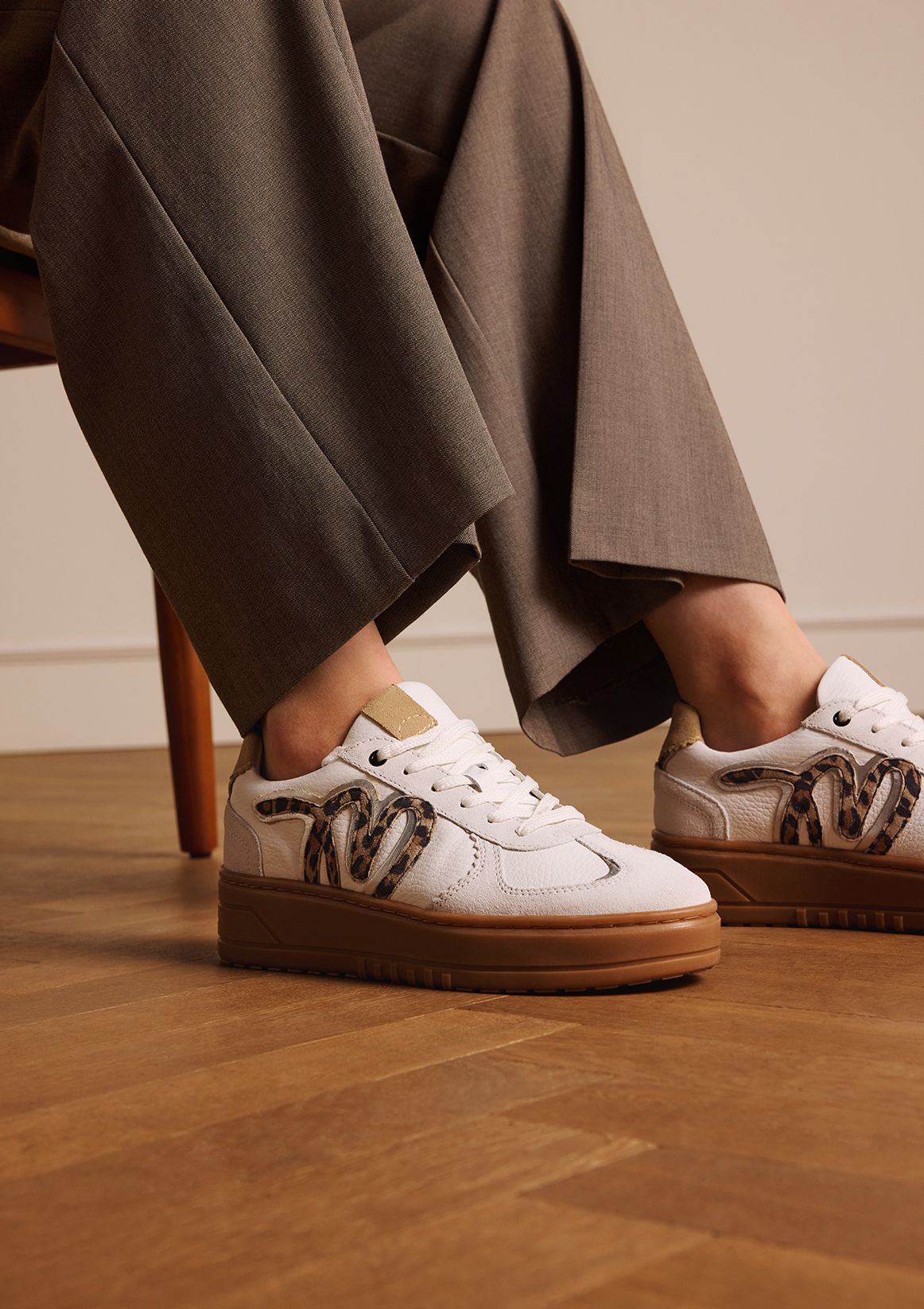 Witte leren sneakers met leopard details