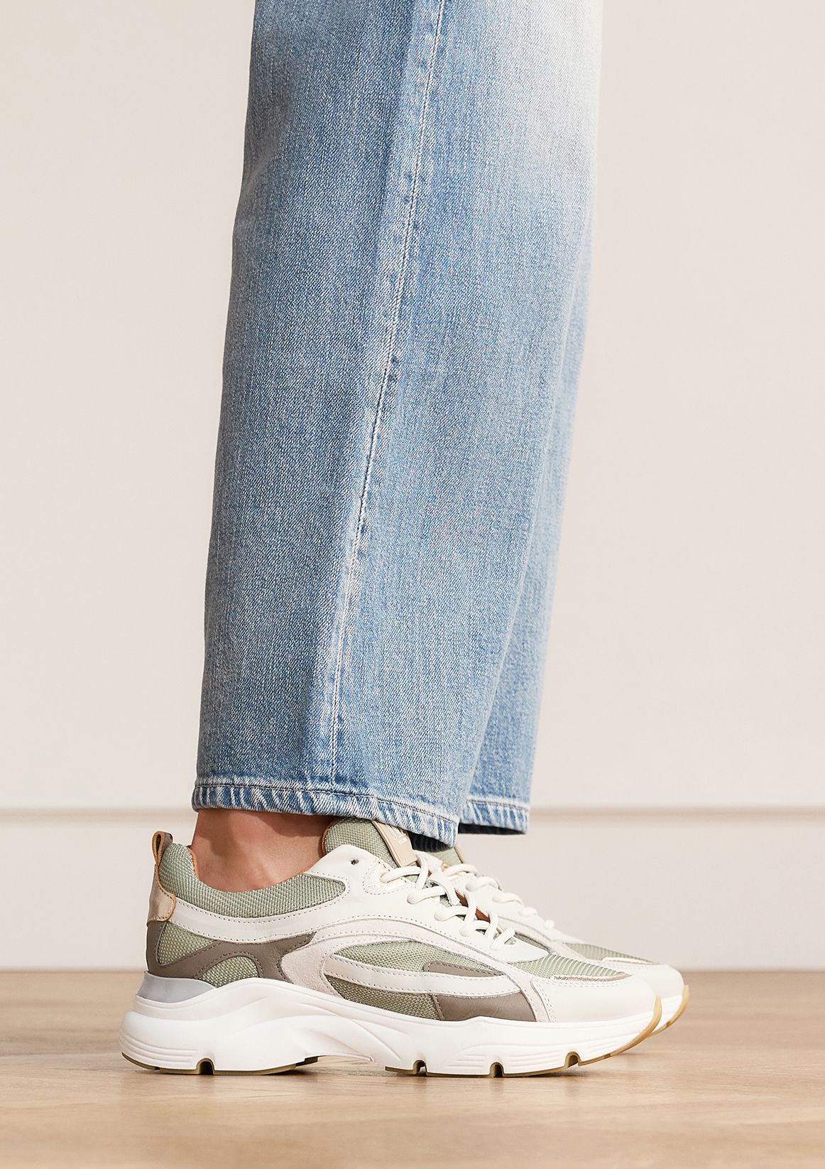 Graue Ledersneaker