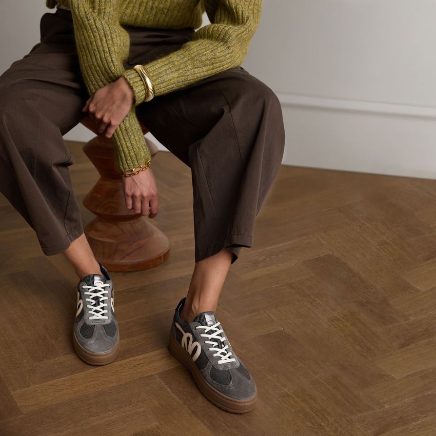 Graue Veloursleder-Sneaker