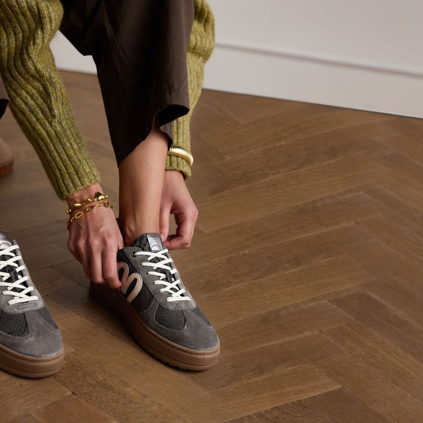 Graue Veloursleder-Sneaker