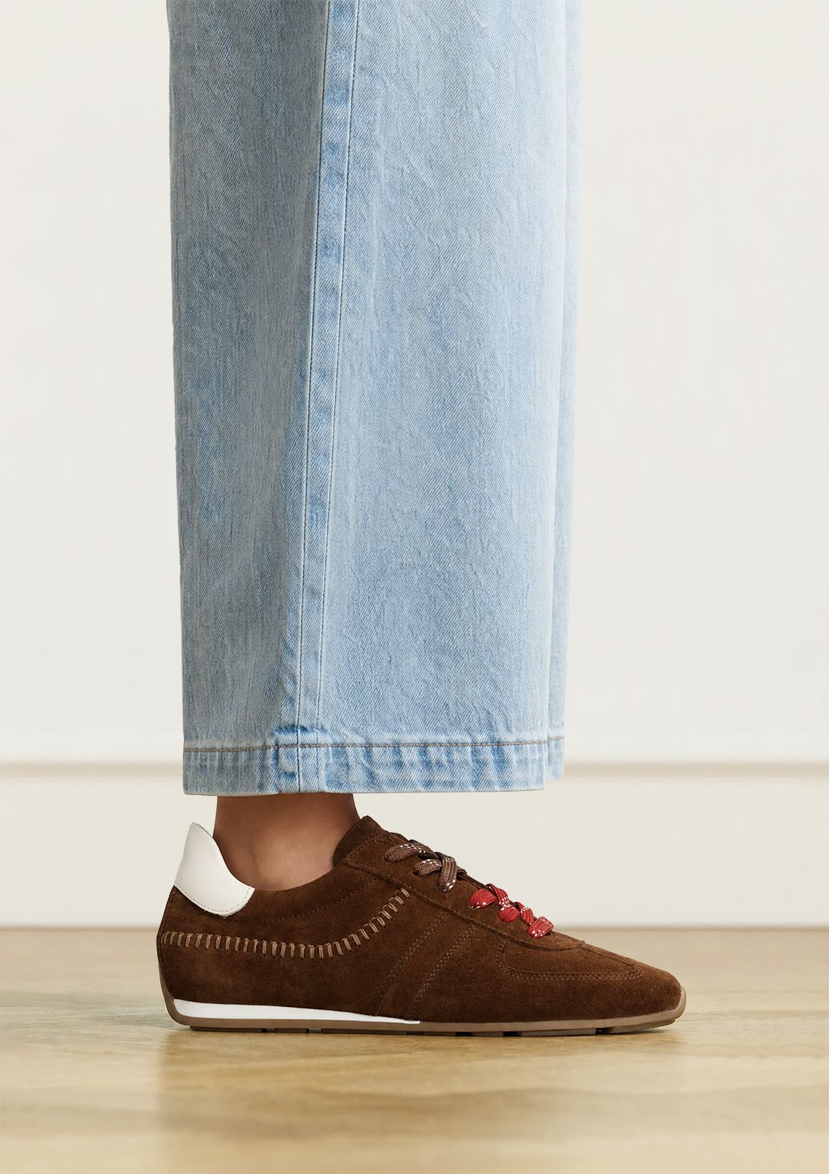 Braune Veloursleder-Sneaker