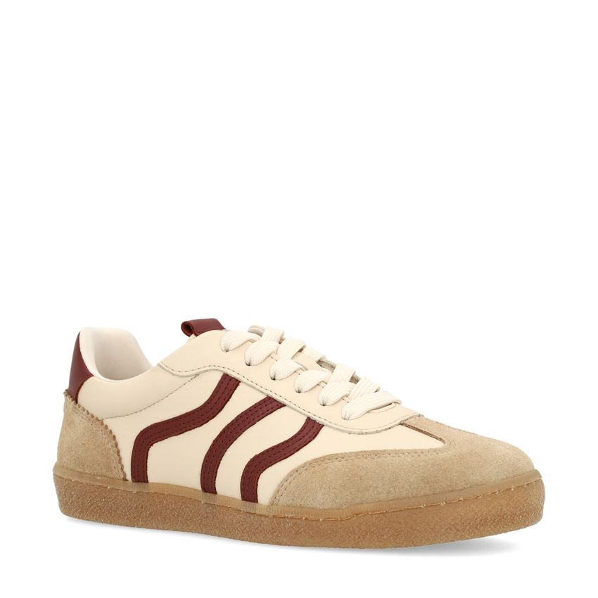 Beige sneakers met burgundy details