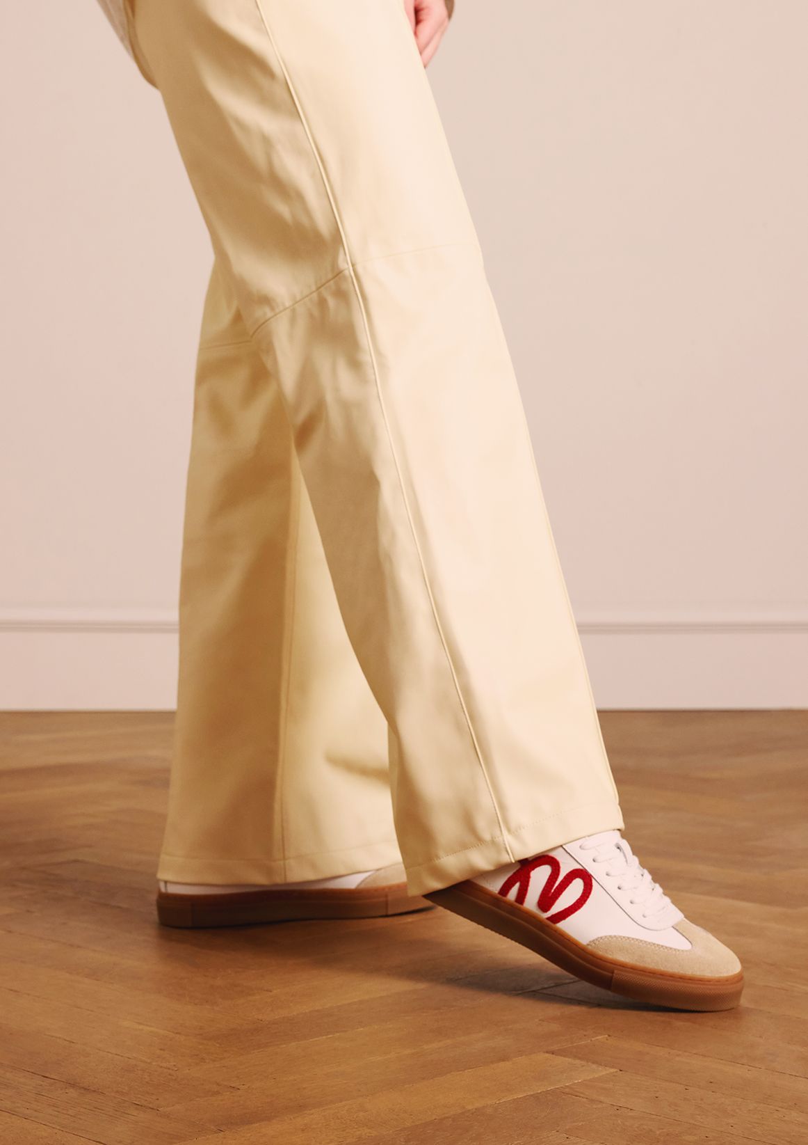 Witte leren sneakers met rode details