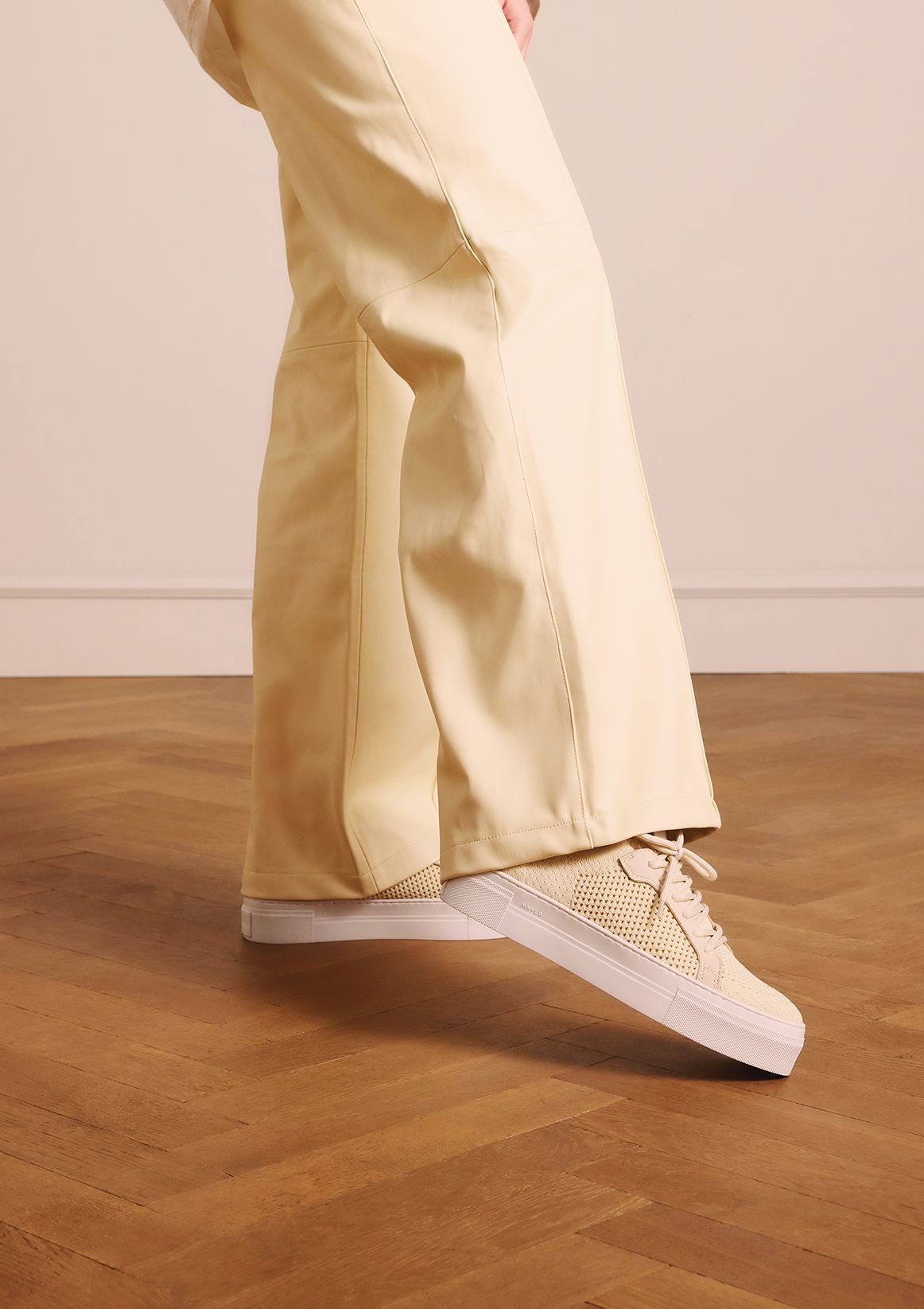 Beigefarbene Textil-Sneaker