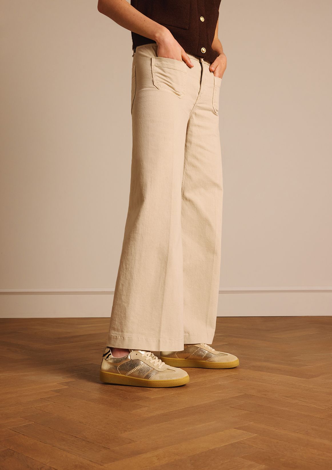 Goldfarbene Ledersneaker