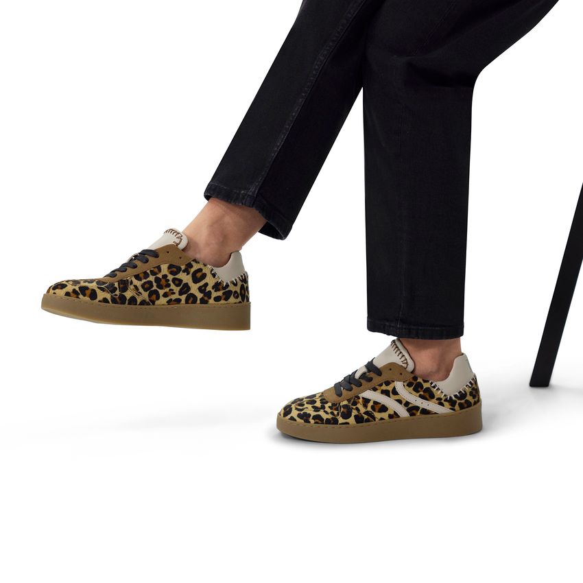 Beigefarbene Sneaker mit Pantherprint