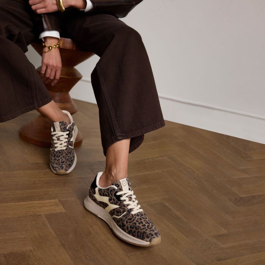 Veloursleder-Sneaker mit Leoprint