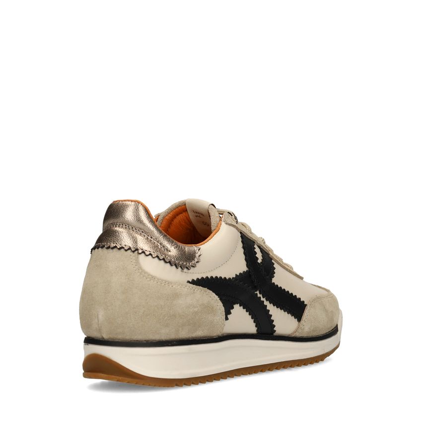 Beige suède sneakers met leren details