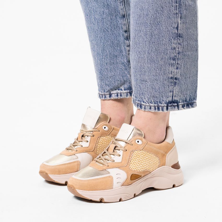 Beige leren sneakers met geweven detail