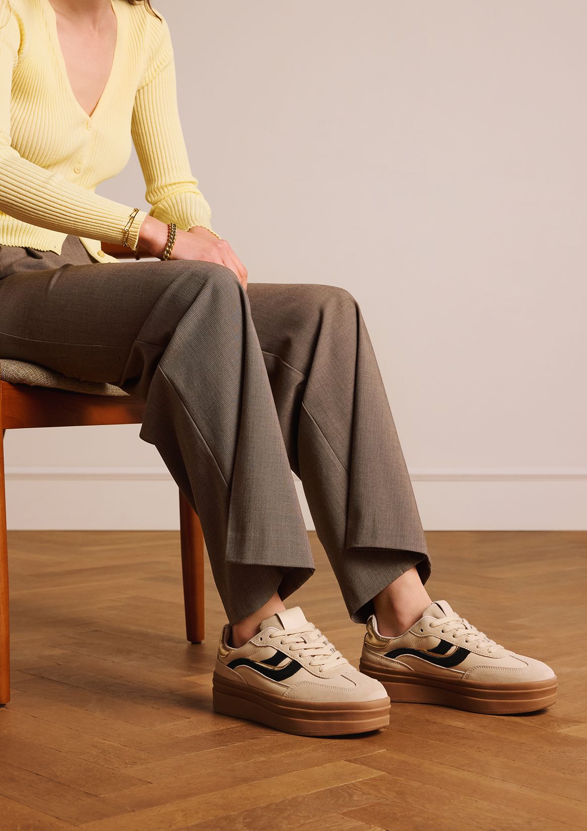 Beige leren sneakers met suède details