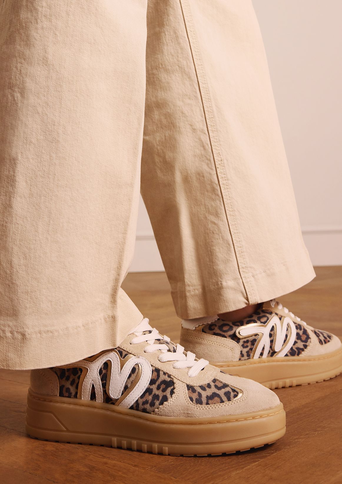 Veloursleder-Sneaker mit Leoprint