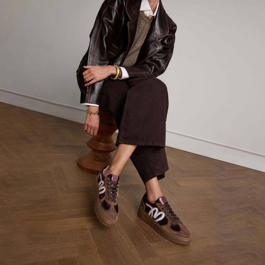 Donker bronzen metallic sneakers met details