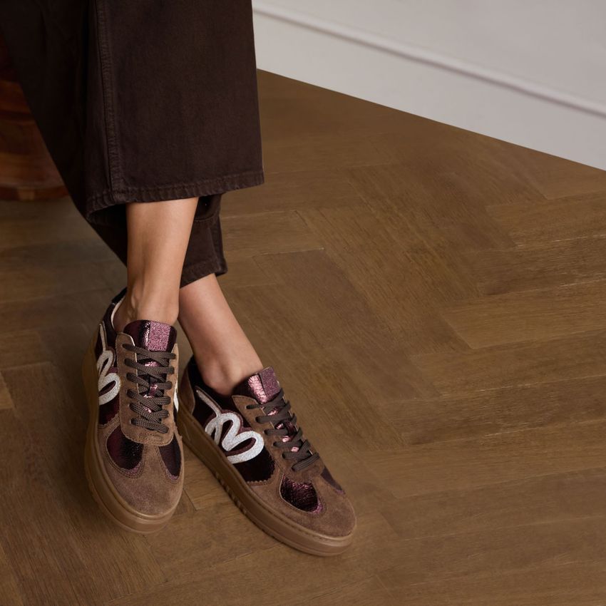 Donker bronzen metallic sneakers met details
