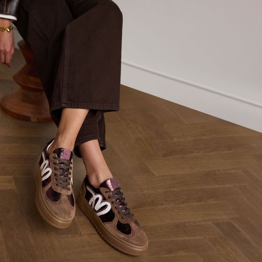 Donker bronzen metallic sneakers met details