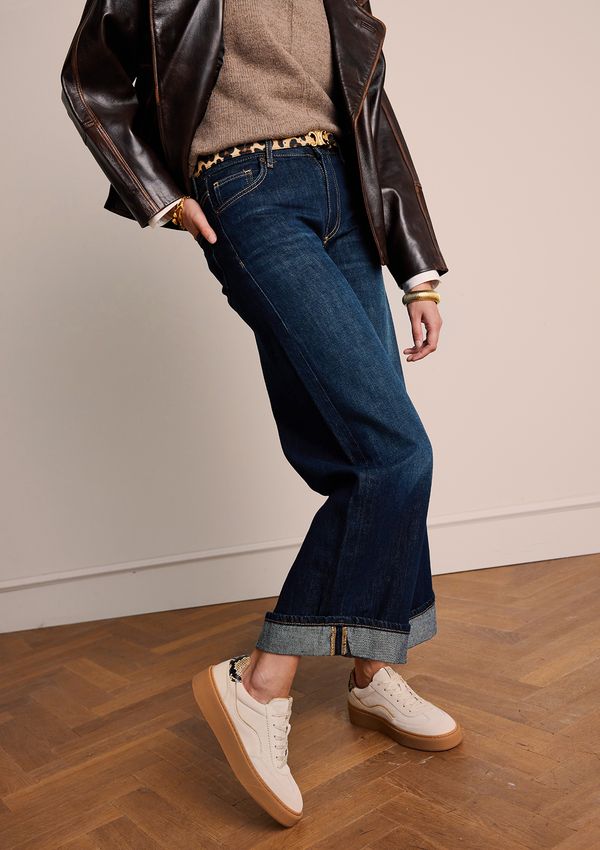 Beige suède sneakers met snake detail