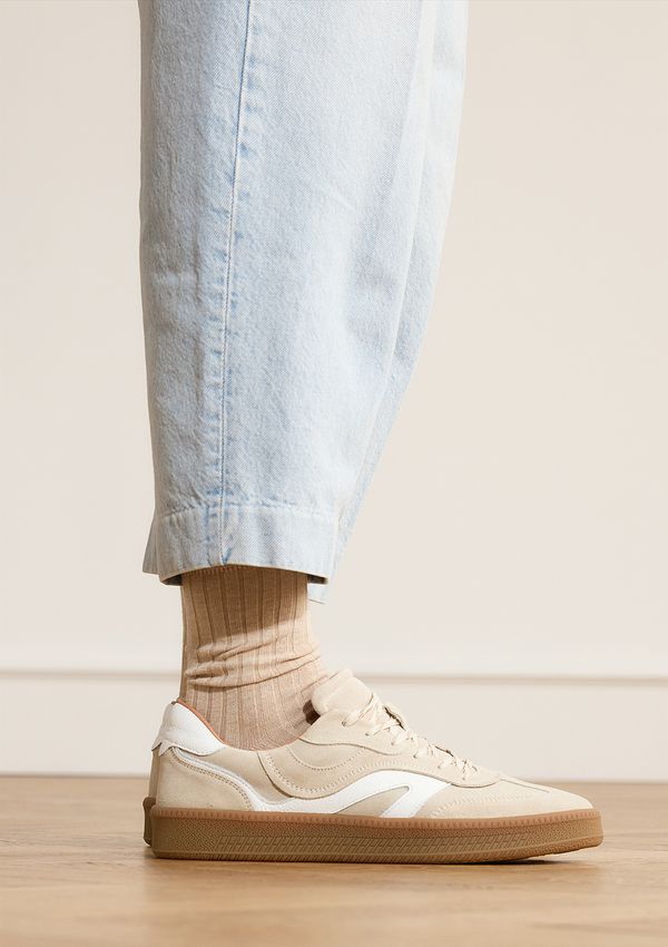 Beige suède sneakers