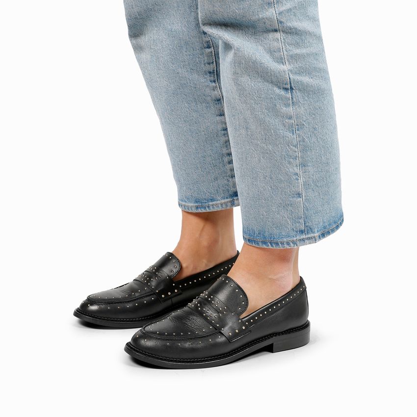 Schwarze Leder-Loafer mit Nieten