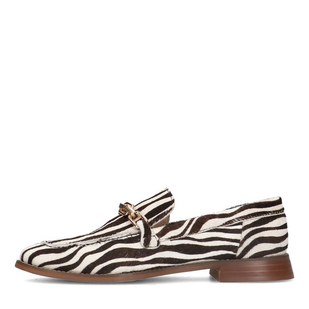 Loafers met zebraprint en goudkleurige chain