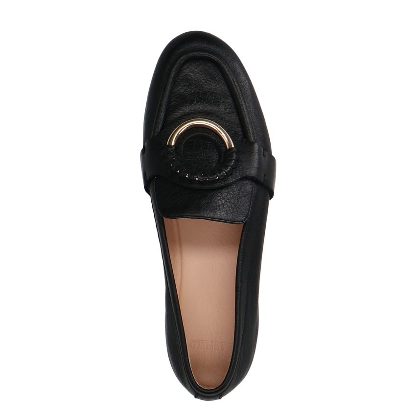 Schwarze Leder-Loafer mit goldfarbenem Detail