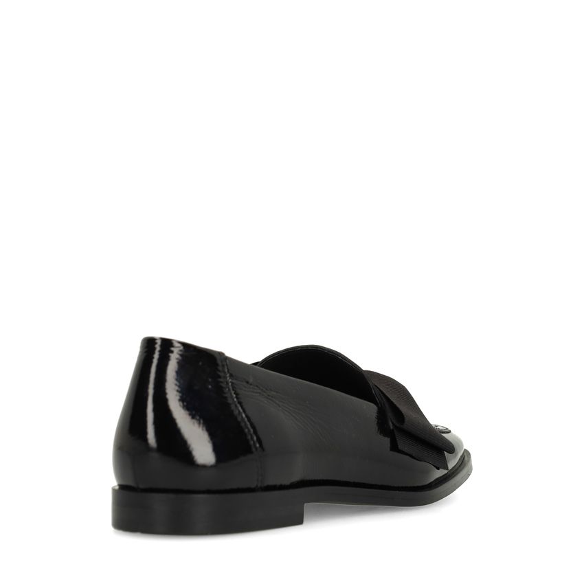 Zwarte lakleren loafers met strik