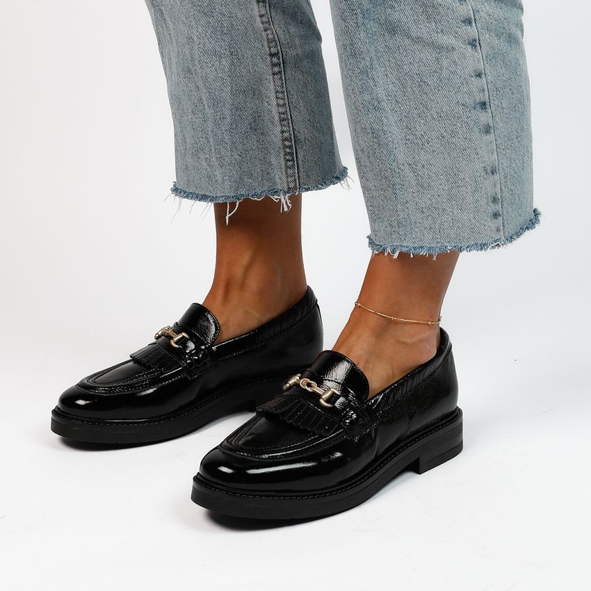 Zwarte lakleren loafers met goudkleurige details