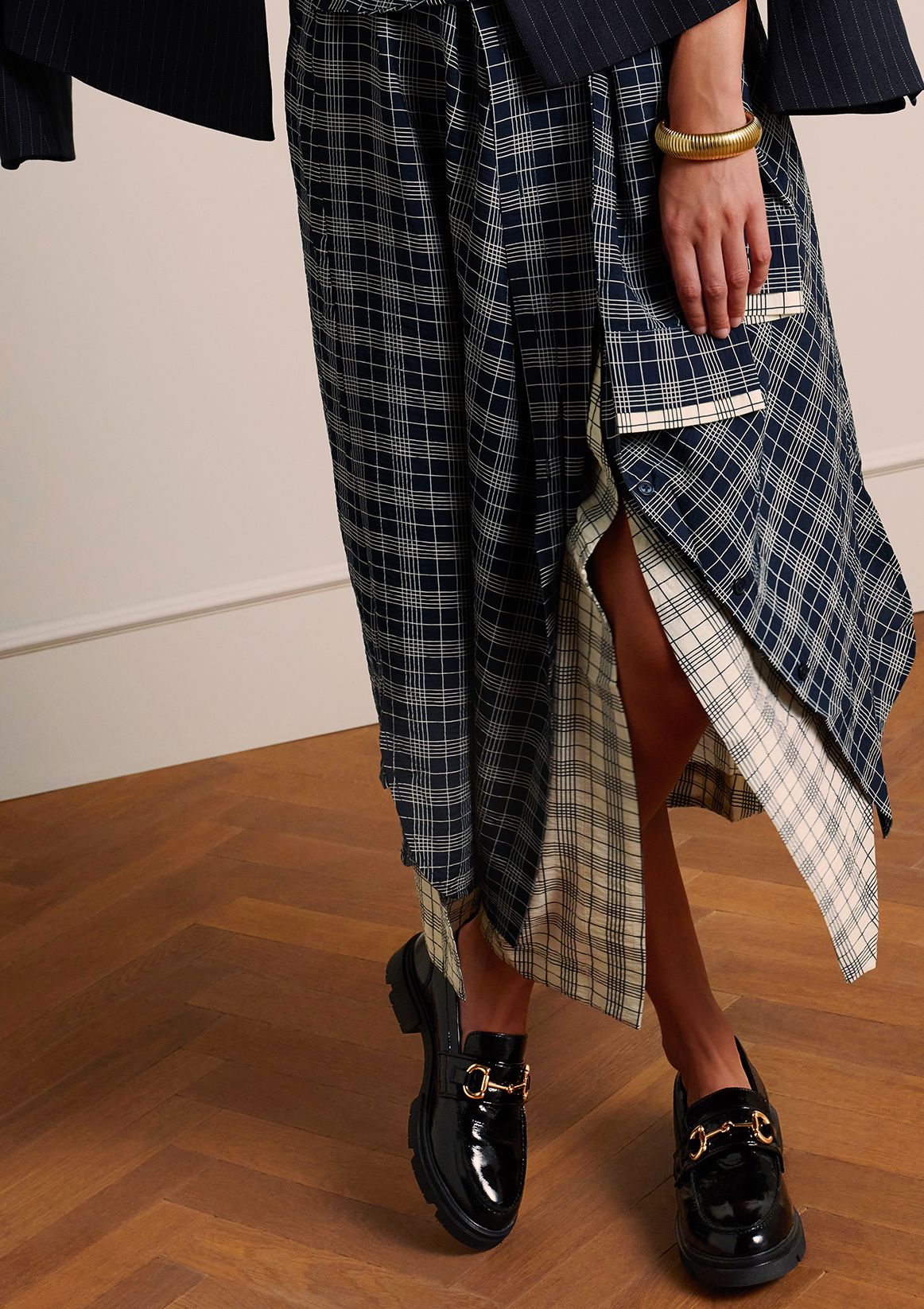 Zwarte lakleren loafers met gouden chain