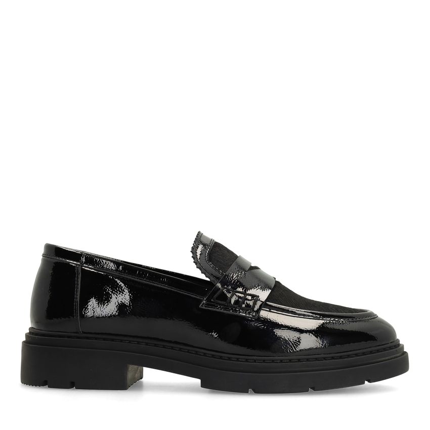 Zwarte lakleren loafers met vacht