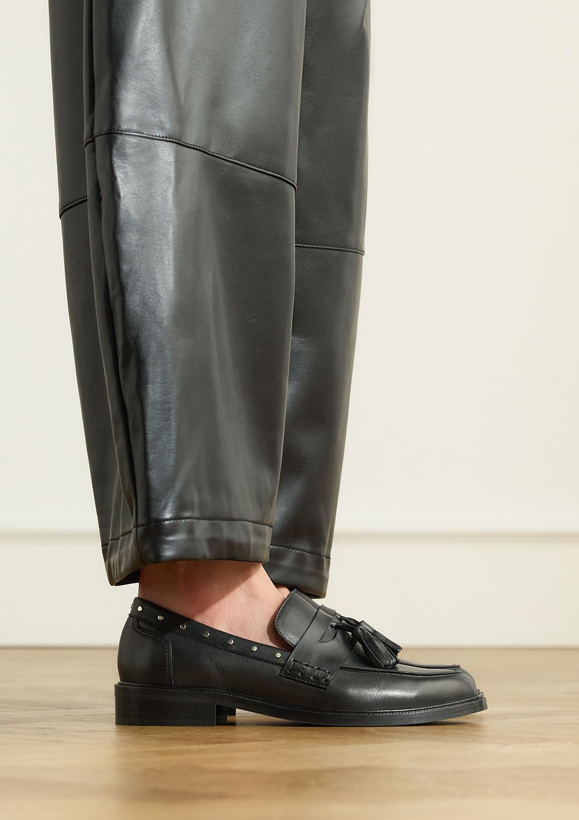Schwarze Leder-Loafer mit Nieten