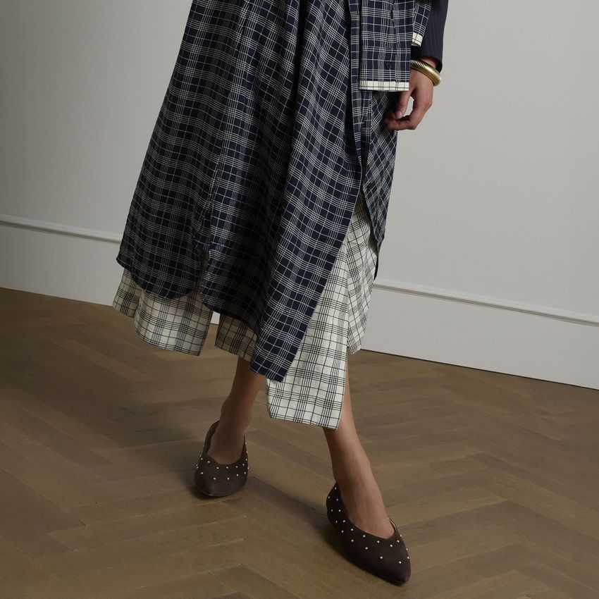 Dunkelbraune Veloursleder-Loafer mit Nieten