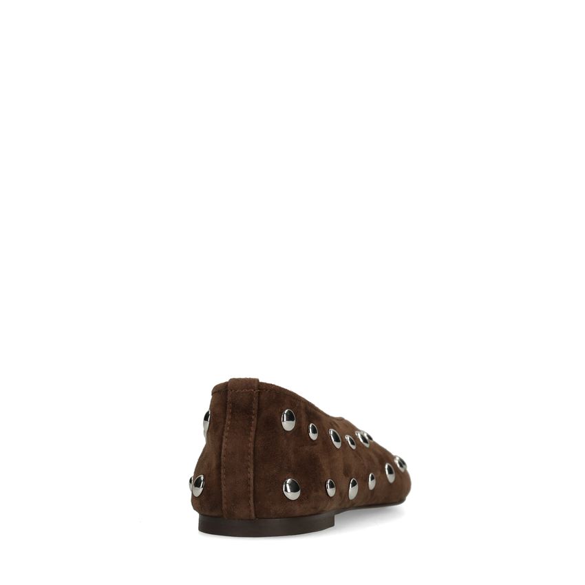 Dunkelbraune Veloursleder-Ballerinas mit silberfarbenen Nieten