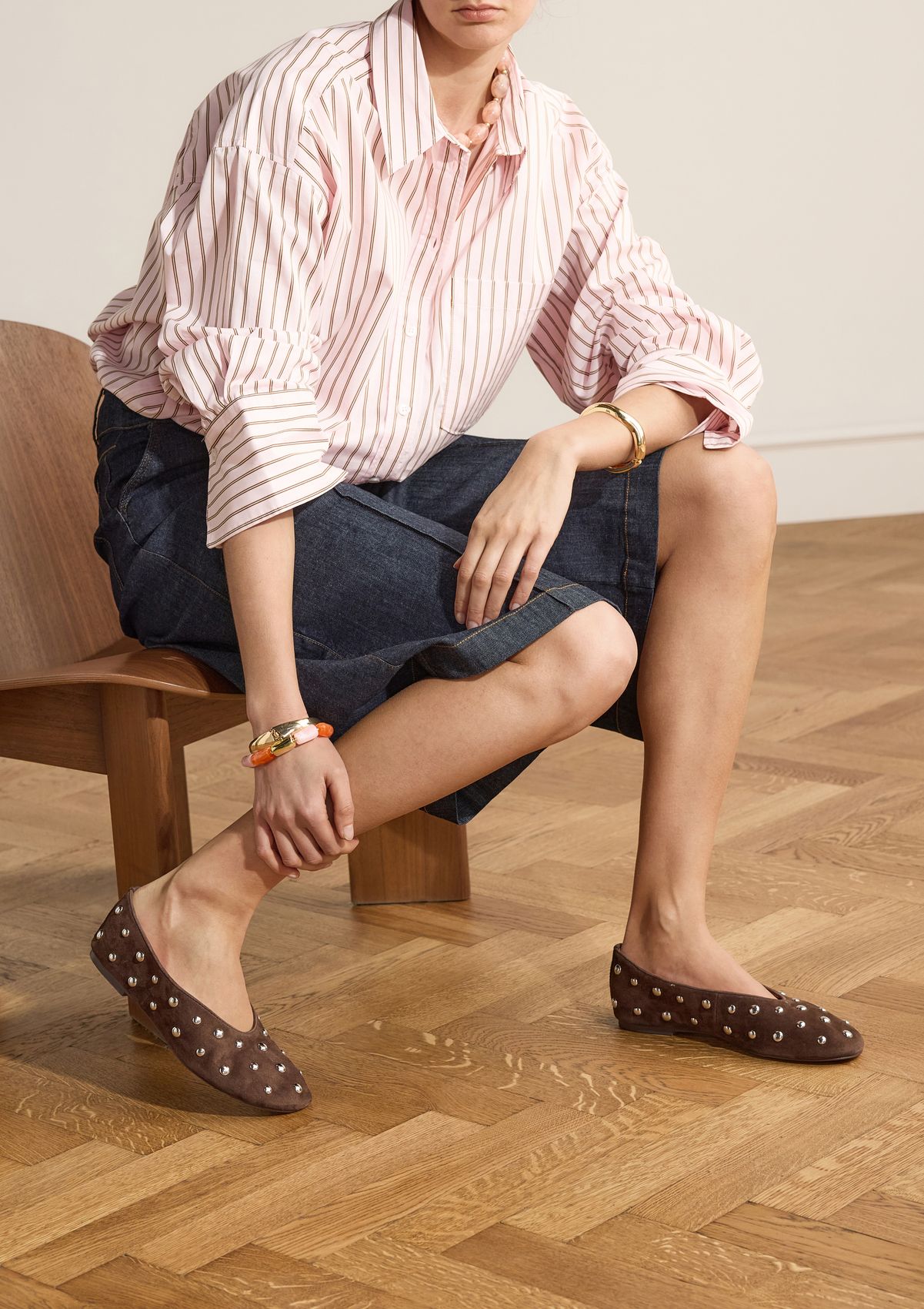 Donkerbruine suède ballerina's met zilveren studs
