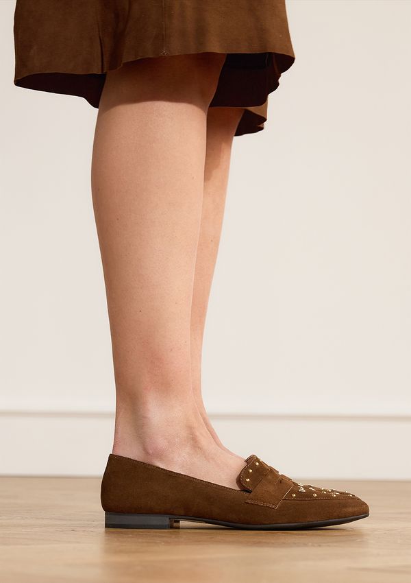 Donkerbruine suède loafers met gouden studs