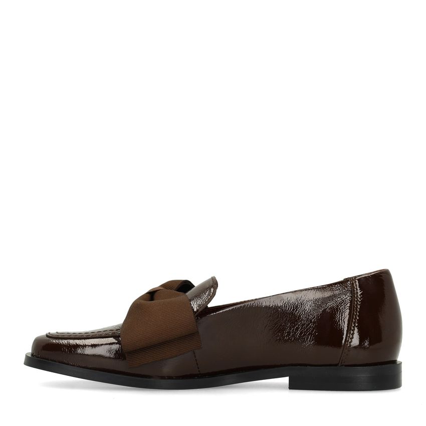 Bruine lakleren loafers met strik