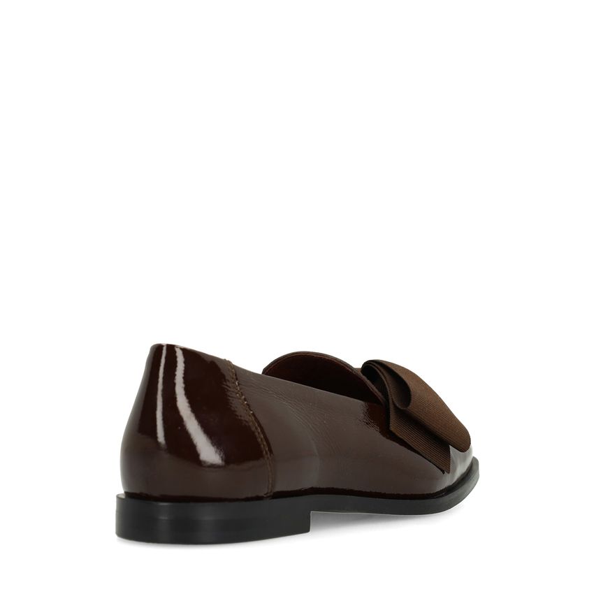 Bruine lakleren loafers met strik